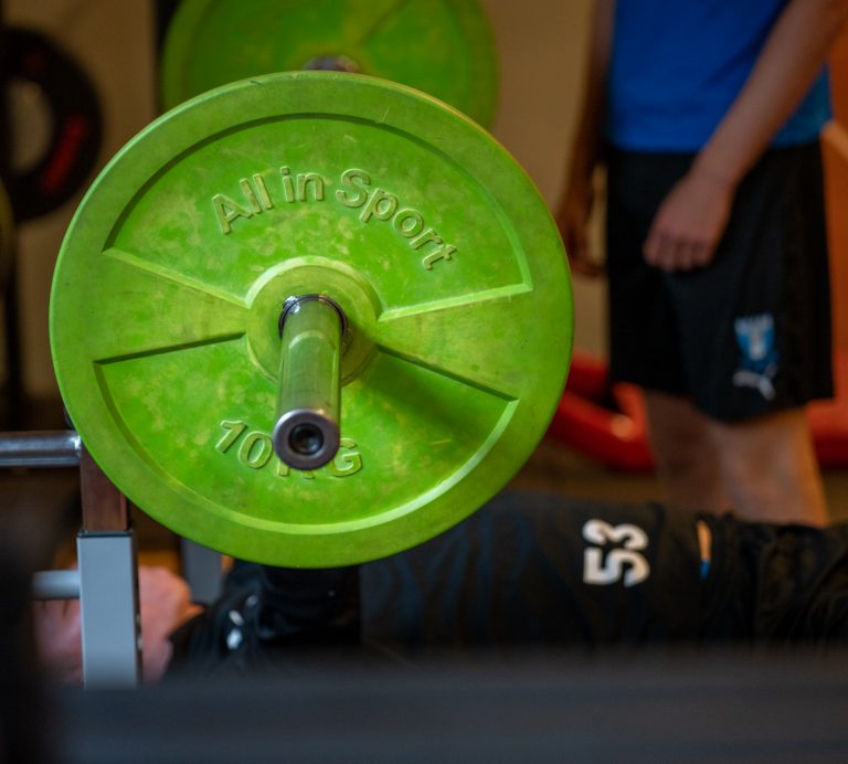 Skivstång på gymmet.