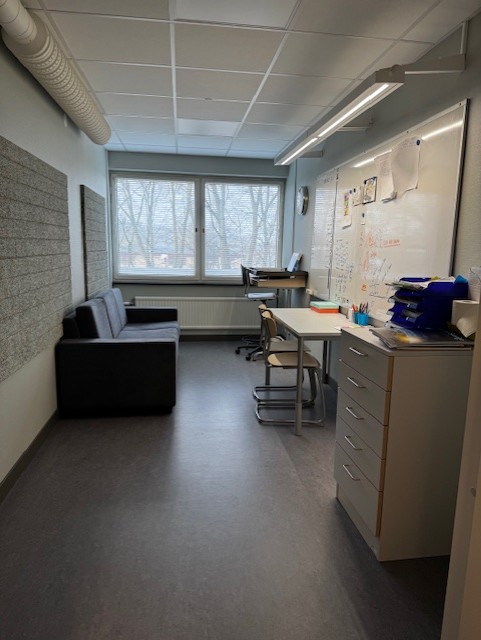 Exempel på ett individanpassat studierum för en till två elever. 
