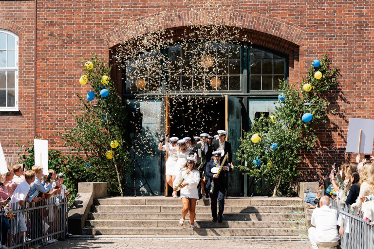 Elever som tar studenten från Ystad Gymnasium